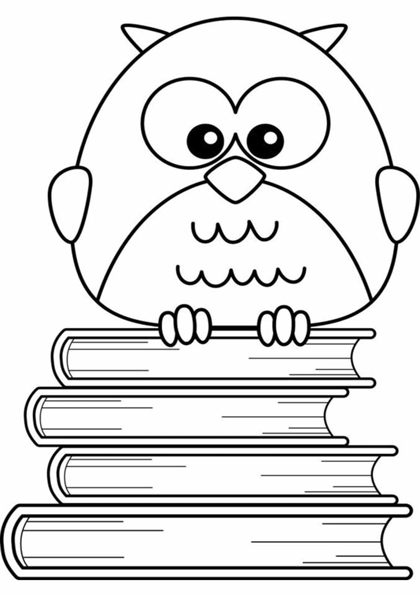 Dibujo de Búho de Pie Sobre Libros para Colorear