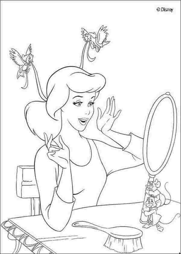 Dibujo de Cenicienta Se Mira en el Espejo para Colorear