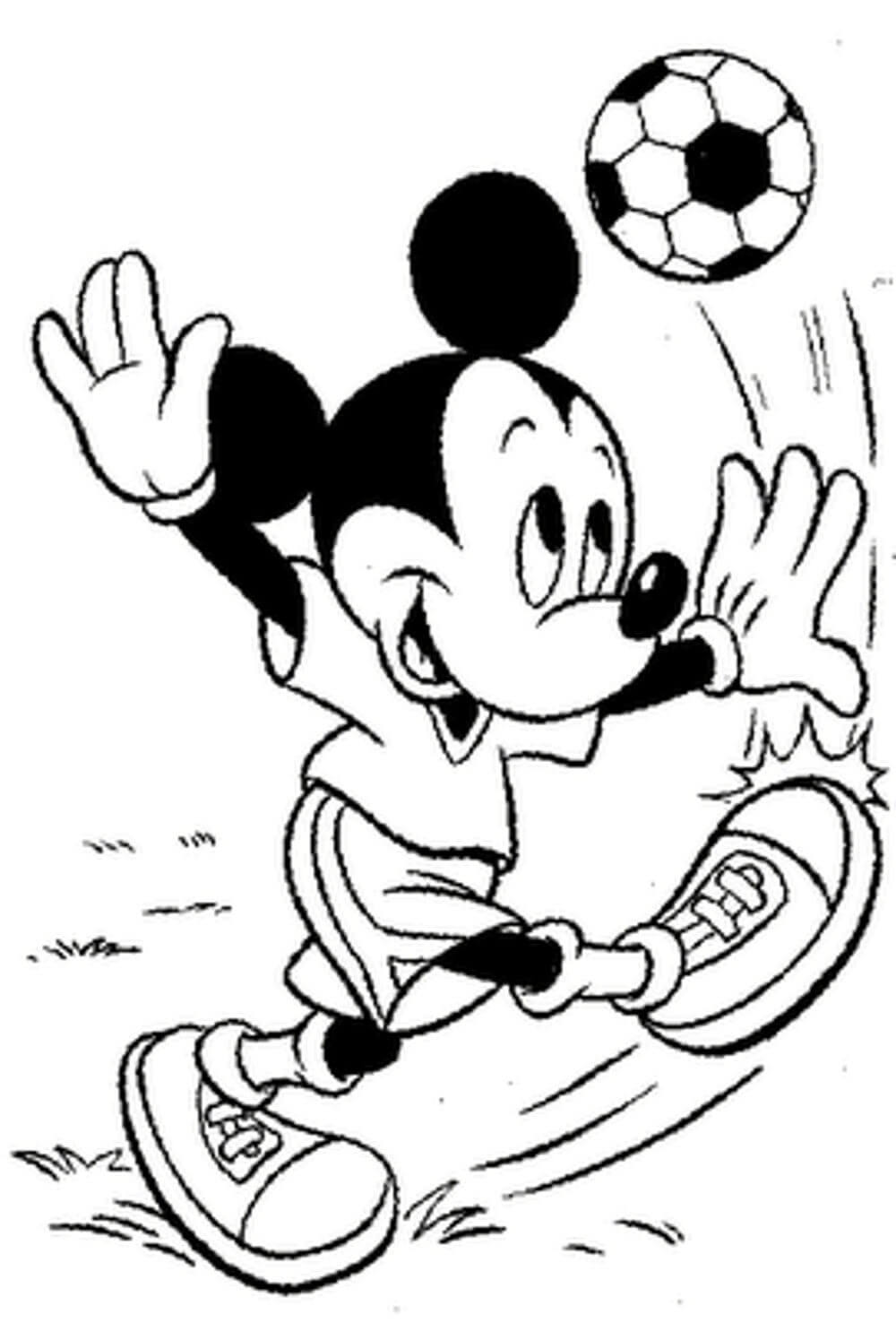 Dibujo de Mickey Mouse Jugando al Futbol para Colorear